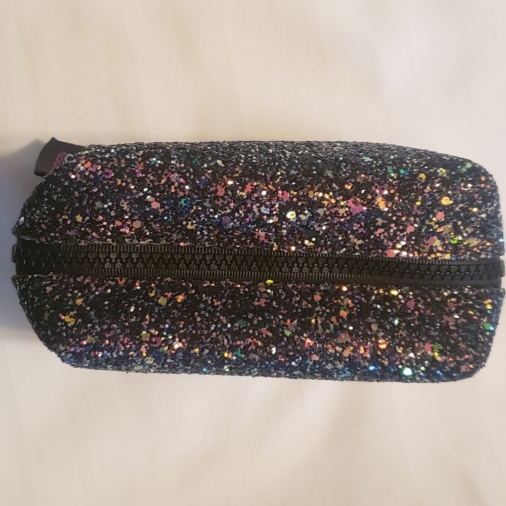 Cosmetic case, never used - Picture 2 of 2